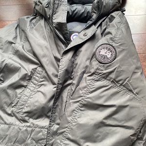 Canada Goose Yukon Bomber. Size M. Graphite colour. Black label